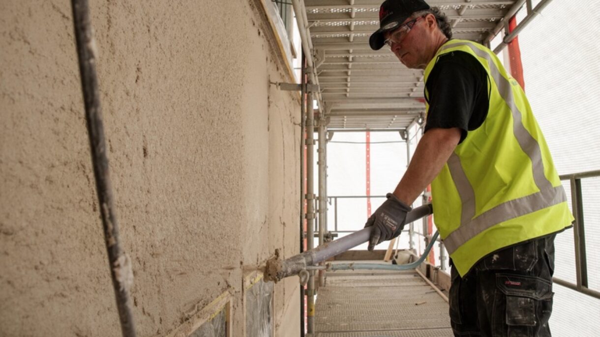 Påføring av aerogel på Skur 38. Foto: Hans Kristian Riise/Oslo Havn