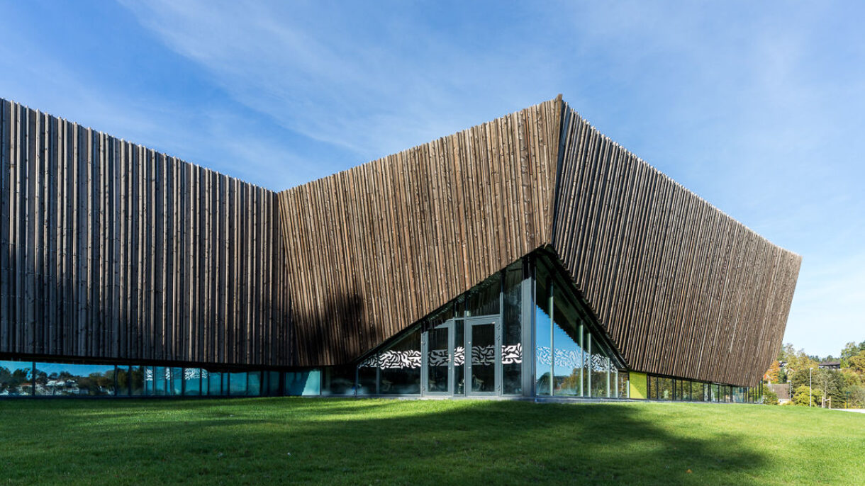 19. oktober kan du høre om Holmen svømmehall i Asker på Det Norske Byggemøte. Foto: Tove Lauluten