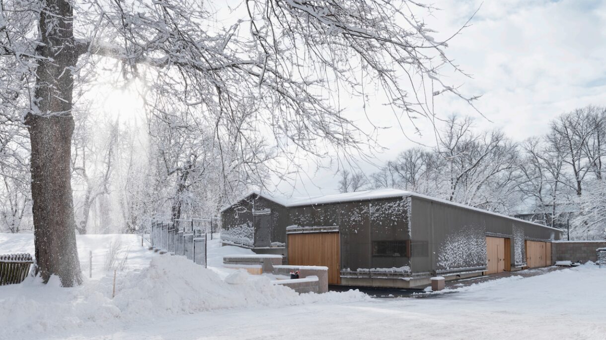 Logistikkbygget i vinterskrud