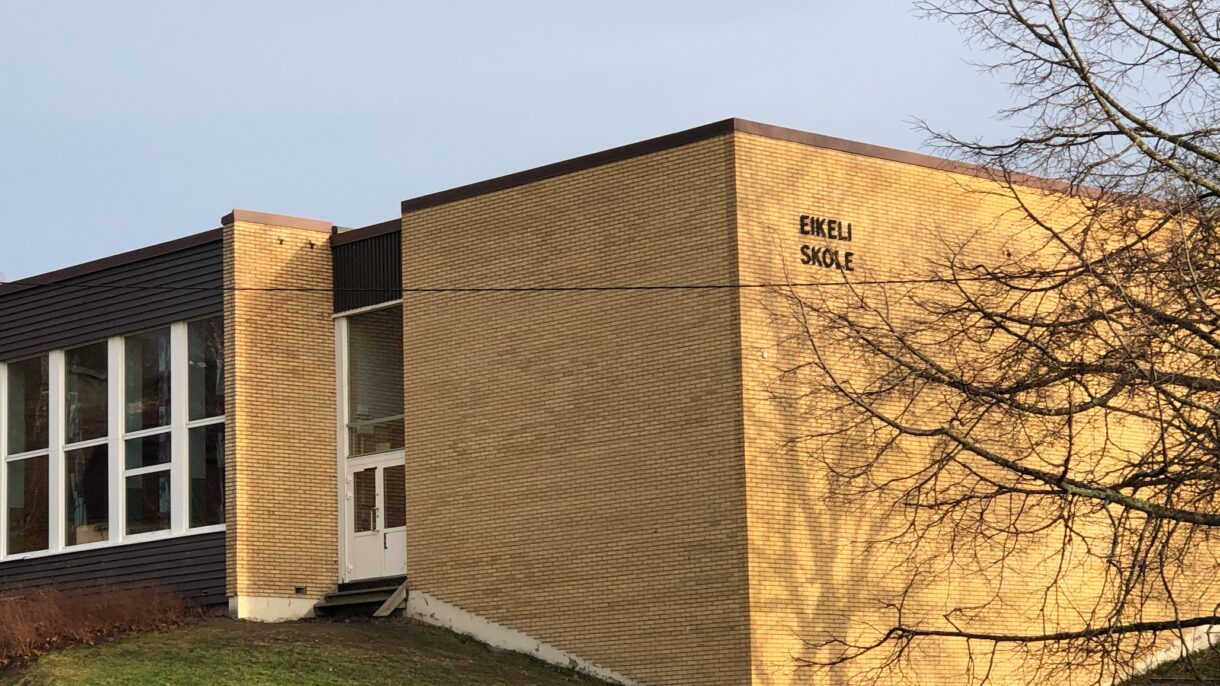 Eikeli videregående skole sto ferdig 1960 og ble den gang ansett som den flotteste og mest moderne høyere skole i Akershus.