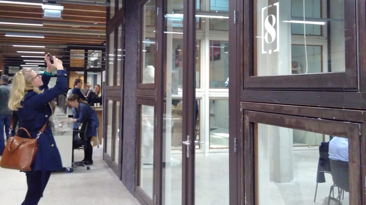 Brukte vinduer kan f.eks flyttes fra yttervegg til innervegger med lavere U-verdi krav. Fra Circl, Utrecht. Foto: Anne Sigrid Nordby