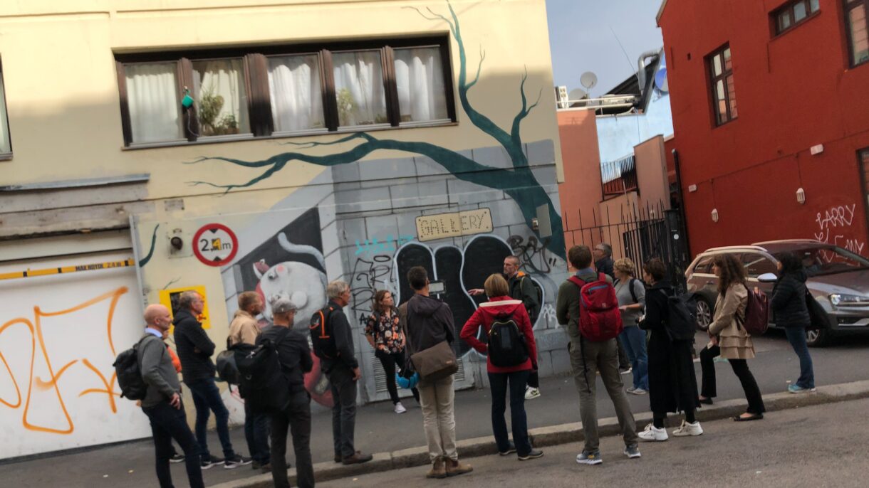 For å redusere energiforbruket blir fasaden strippet ned, etterisolert og får nye fasadeelementer med trekledning. Sofienberggata 7 skal være ferdig rehabilitert i 2022. Ill.: Tegn 3 AS