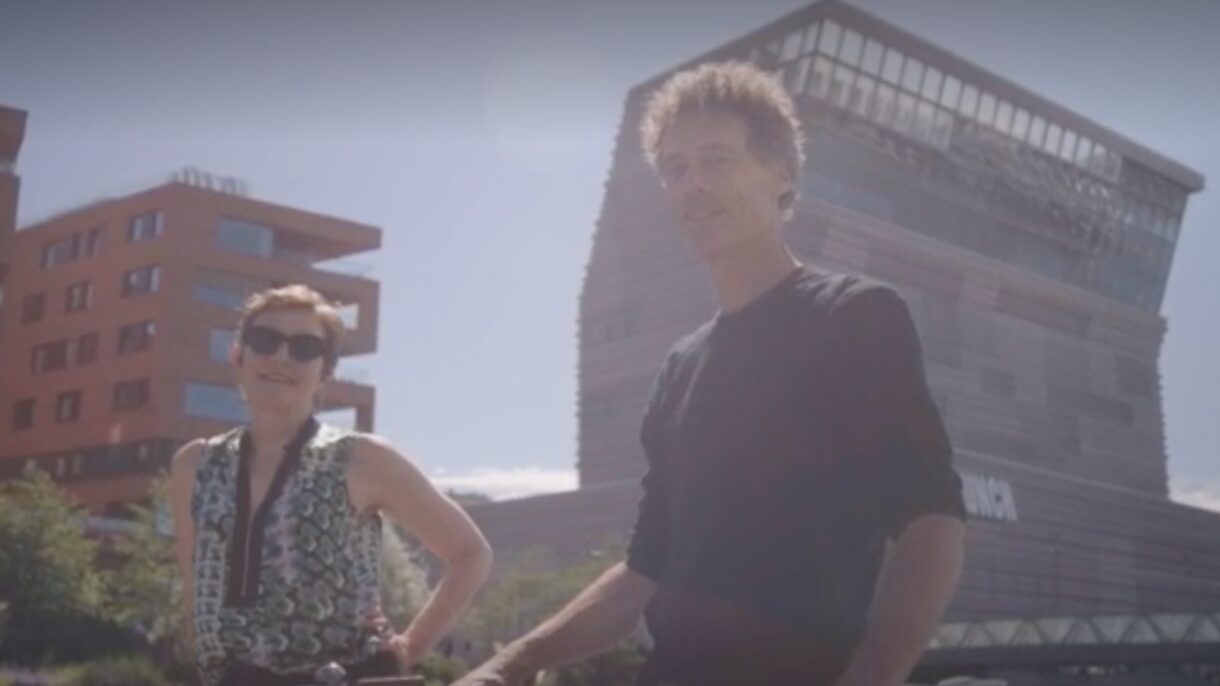 Daglig leder Birgit Rusten og faglig leder Stein Stoknes mener FutureBuilt er en livskraftig og ambisiøs tenåring. Skjermdump av film produsert av Knut Joner