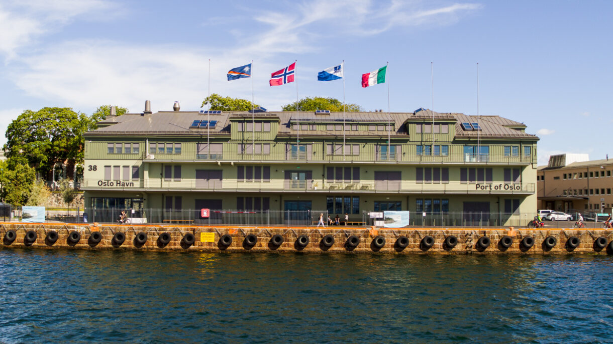 NYRENOVERT: Skur 38 er nyrenovert med høye miljøkrav. Bygget står på Byantikvarens gule liste og er merket verneverdig i Maritim kulturminneplan for Oslo. Foto: Motion Air/Oslo Havn.