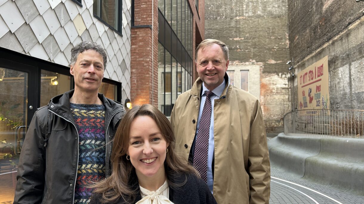 Stein Stoknes i FutureBuilt, Mie Fuglseth i Grønn Byggallianse og Bjørn Kjærand Haugland i Skift håper mange vil signere oppropet om å få inn klimakrav i TEK. Foto. FutureBuilt