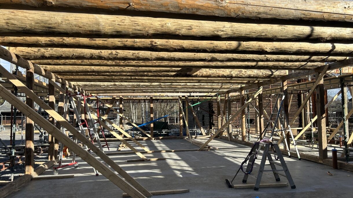 Første etasje skal romme museets vindusrestaureringsverksted og benkeverksted med plass til en skoleklasse i byggfag. Foto: FutureBuilt