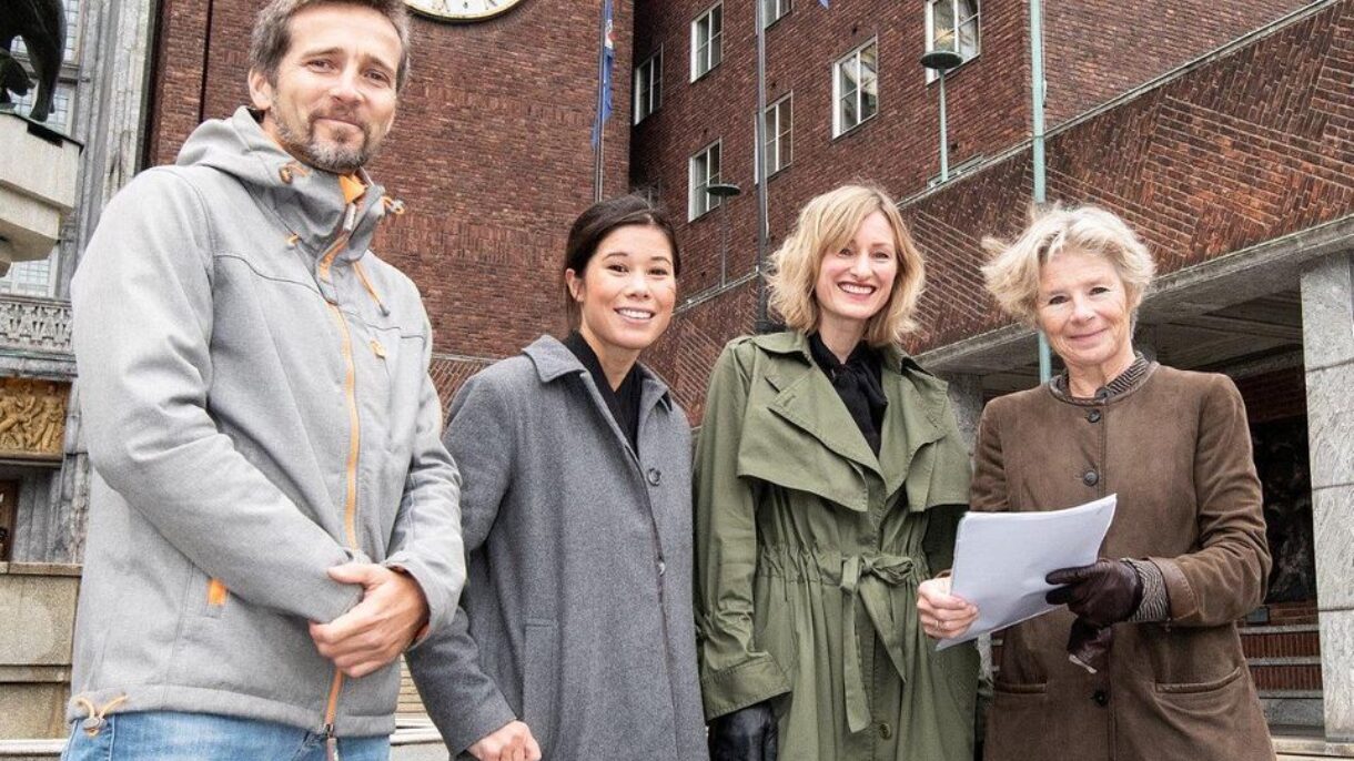 Prosjektleder for Klimahuset Torkjell Leira, byråd for miljø og samferdsel Lan Marie Berg, byråd for oppvekst og kunnskap Inga Marte Thorkildsen og Tone Lindheim, direktør ved NMH. Foto: NHM ved Karsten Sund