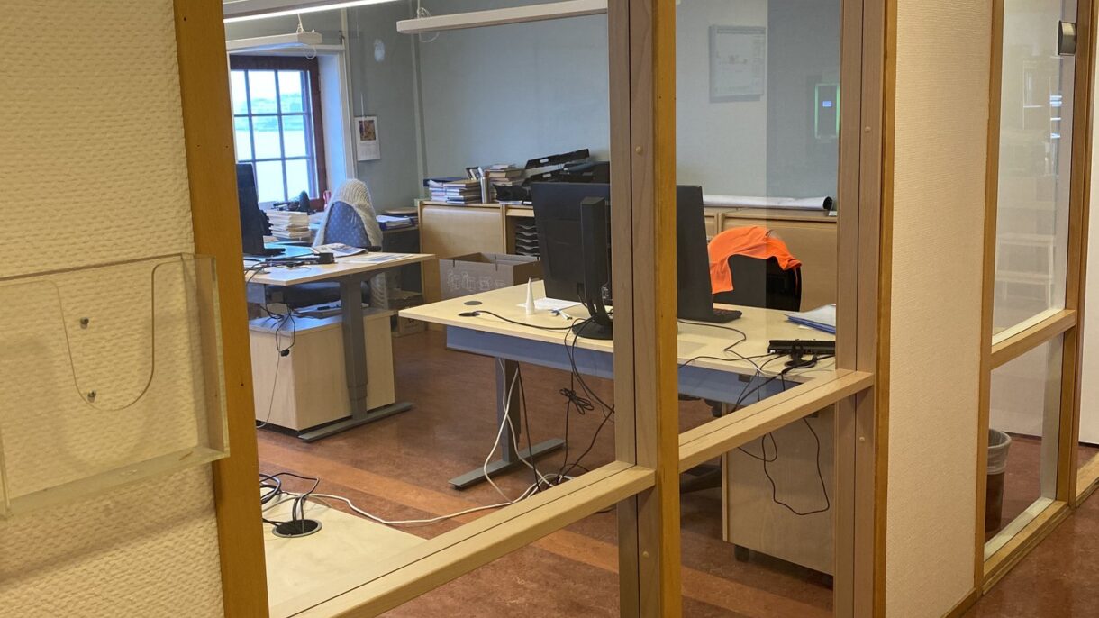 Kontorskillevegg med dør