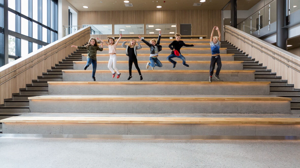 Brynseng skole sto ferdigstilt høsten 2017. Utbygger: Undervisningsbygg Oslo KF. Arkitekt: HRTB arkitekter. Foto: Tove Lauluten