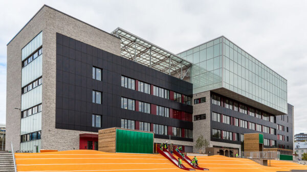 Enova vil at flere skal gjøre som FutureBuilt-prosjektet Brynseng skole og ta innovative løsninger i bruk. Brynseng i Oslo er trolig Norges mest miljøvennlige skole. Foto: Tove Lauluten