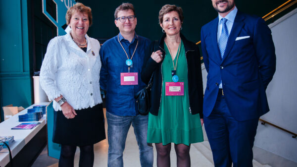 Ordfører Marianne Borgen, grunnlegger av UFGC Gerald Babel-Sutter, Birgit Rusten fra konferansens samarbeidspartner FutureBuilt og H.K.H. Kronprins Haakon deltok på åpningen av Urban Future Global Conference på Folketeateret i Oslo i dag. Foto: Geir Anders Rybakken Ørslien.