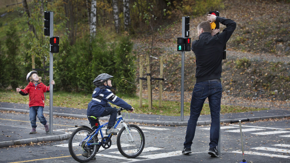 Sykkellek - gult lys Foto Sverre Chr. Jarild